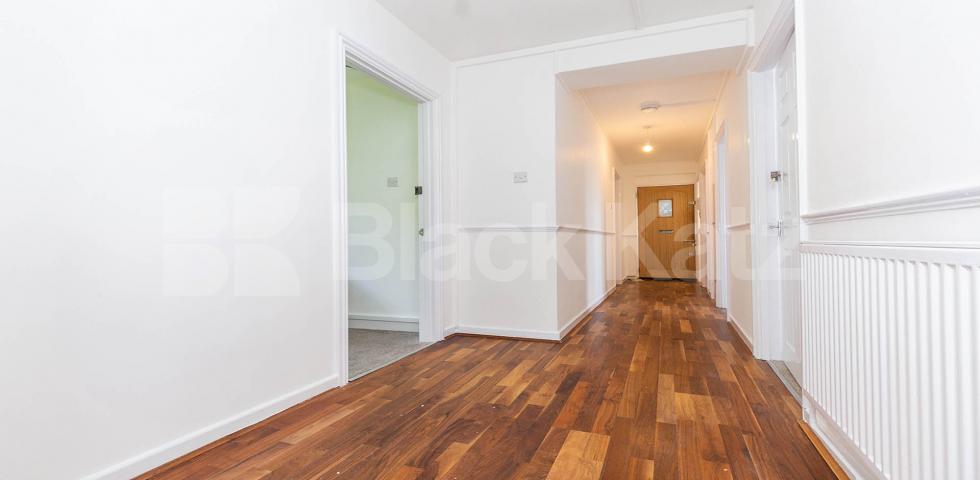 Fantastic spacious 4 bed in Camden mins to shops Abingdon Close, CAMDEN